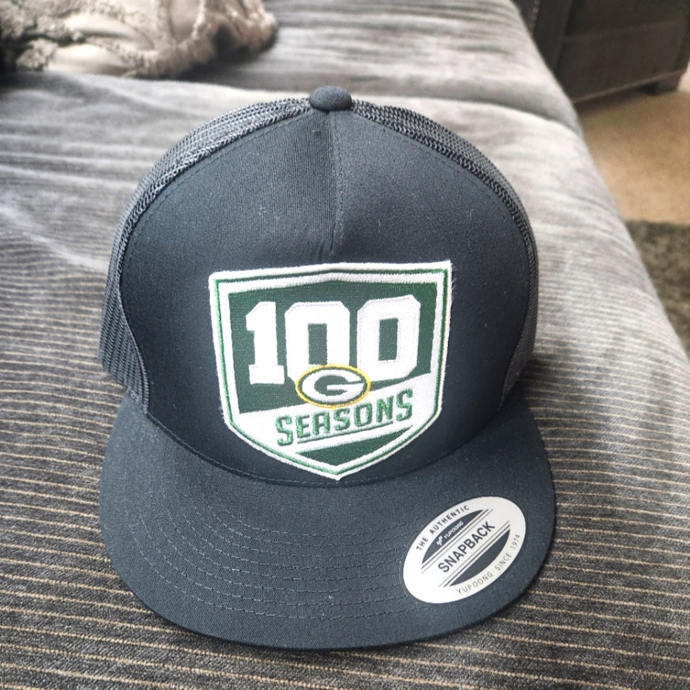 Mens 100 Seasons Green Bay Adjustable  Trucker Hat New
